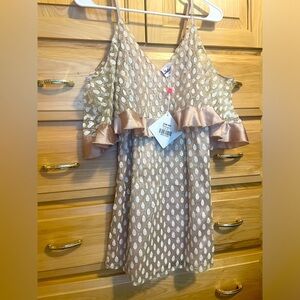 Selfie Leslie champagne dress XS